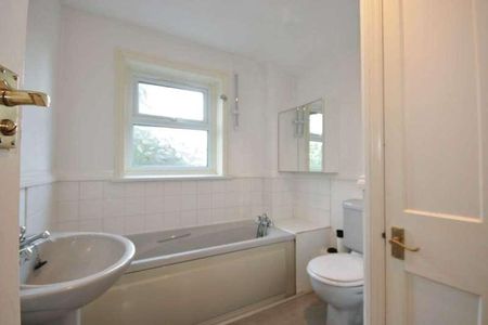 One Bedroom Flat- St Georges Road, RG30 - Photo 3