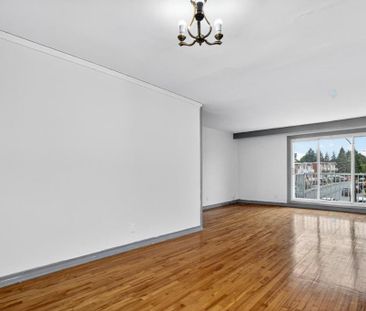 3-bedroom apartment 1200 sqft Perfect spot Lachine Montreal for rent - Photo 2