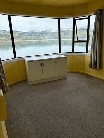 Charming 3BR Home with Courtyard & Deck - Photo 2