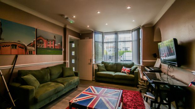 15 Tealby Grove - Photo 1