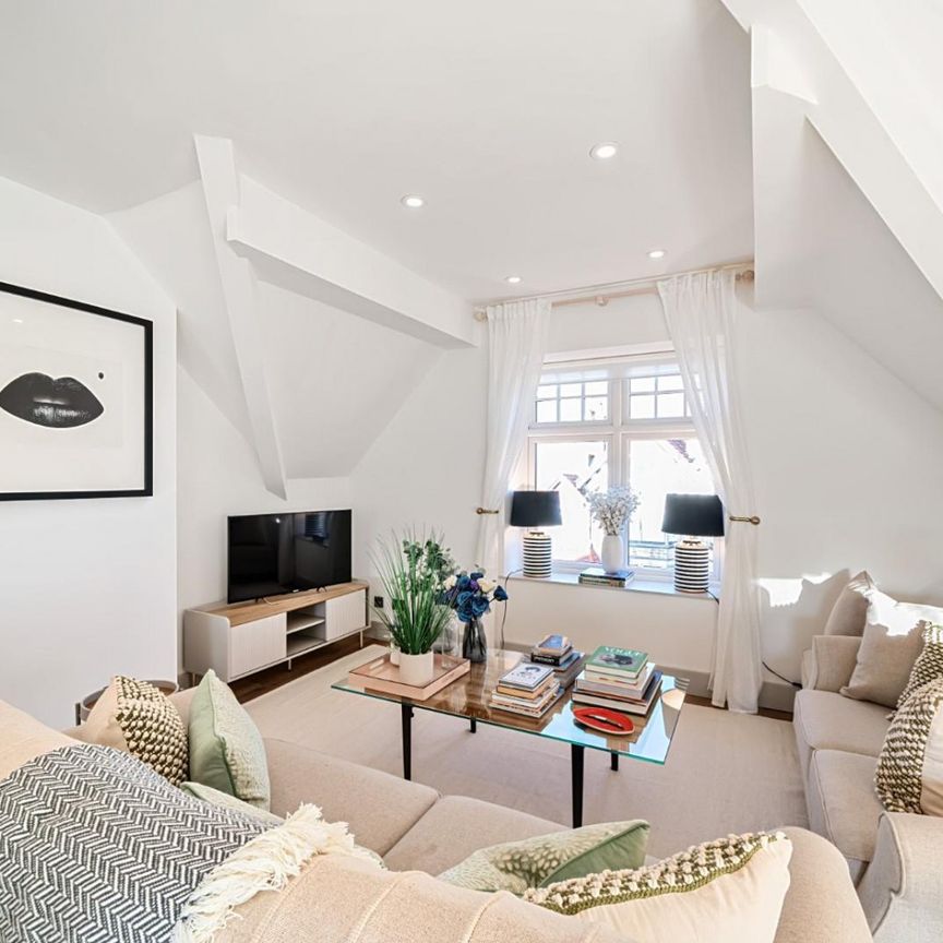 3 bedroom Flat To Let - Photo 1