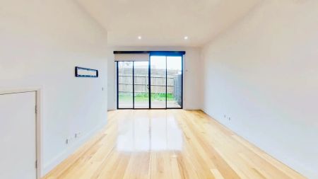 “Fantastic Low Maintenance Living” - Photo 4