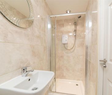 4 bedroom end of terrace house to rent - Photo 5