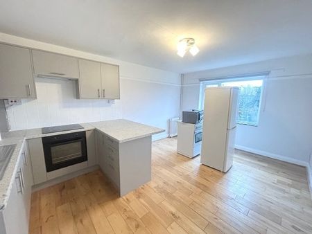 Hampshire Court, Bournemouth Town Centre - Photo 3