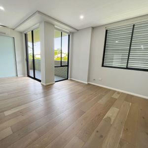 Modern two bedroom unit - 20% below market rent - Photo 2