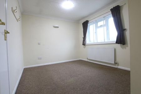 6 bedroom detached house to rent - Photo 2