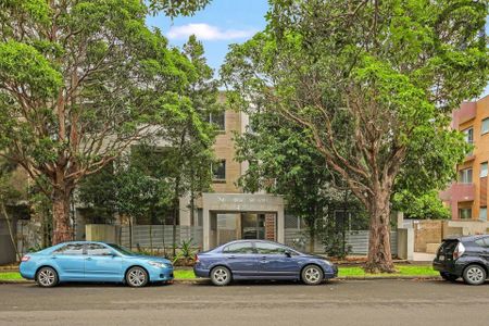 Spacious and Sensational 2 Bedroom with 2 Studies - Photo 4