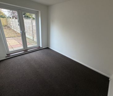 Kingsland Close - Photo 3