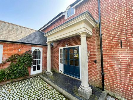 5 bedroom apartment to rent - Photo 2