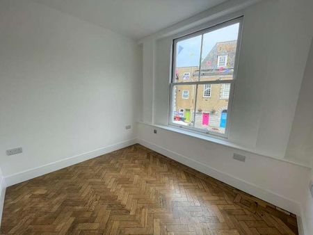 The Moor, Falmouth, TR11 - Photo 3