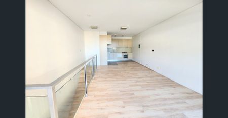 MODERN SPLIT-LEVEL 1-BEDROOM APARTMENT IN THE HEART OF MAROUBRA JUNCTION - Photo 2