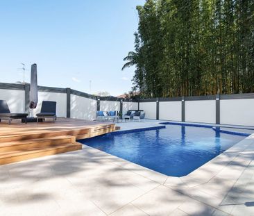 Poolside family sanctuary in leafy surroundings - Photo 3