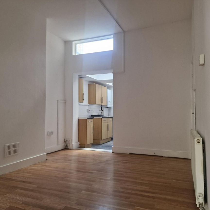 2 Bed Flat, East Dulwich Grove, SE22 - Photo 1