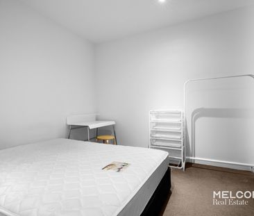 FURNISHED ONE-BEDROOM APARTMENT AT FULTON LANE - Photo 2