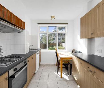 4 bedroom semi-detached house to rent - Photo 4