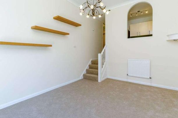 Farnham Road, Guildford, GU2 - Photo 1