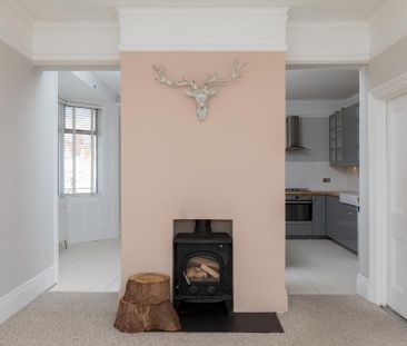 3 bedroom flat to rent - Photo 2