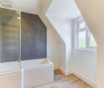 4 bedroom detached house to rent - Photo 3