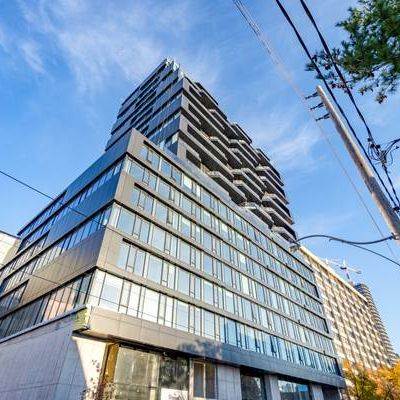 Dundas & McCaul - Brand new bachelor for RENT - Photo 1