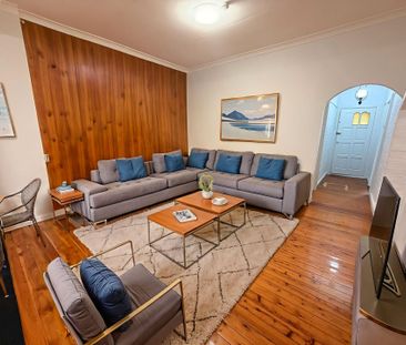 Beautiful 3-Bedroom Residence in the Heart of Granville!! - Photo 1