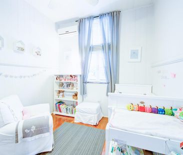 Modern Style & Charming Character - Perfect Inner City Cottage - Photo 4