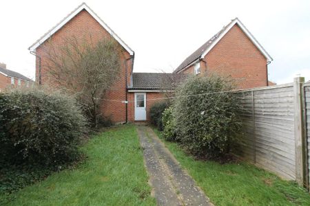4 bedroom terraced house to rent - Photo 4
