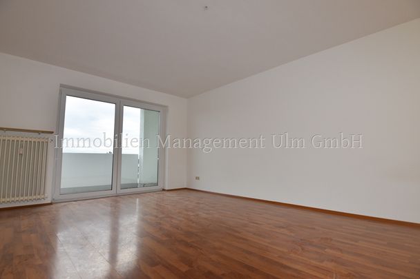 Schöne 1-Zimmer-Wohnung mit Balkon und Stellplatz mit toller Aussicht! - Photo 1