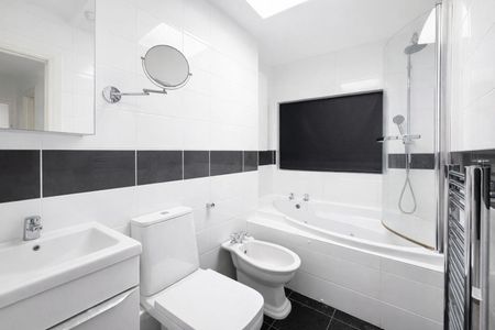 5 bedroom House To Let - Photo 3