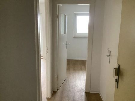 Herrlicher Ausblick, 1 Zimmer Wohnung mit Balkon und einem Fahrstuhl! - Foto 5