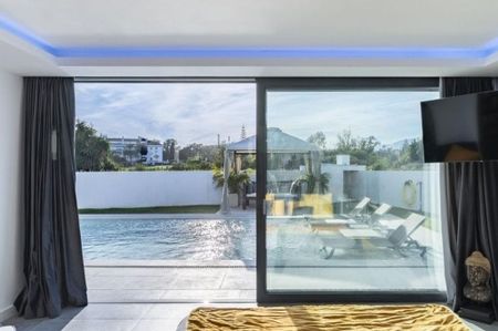 3 bedroom luxury Villa for rent in San Pedro de Alcántara, Andalusia - Photo 4