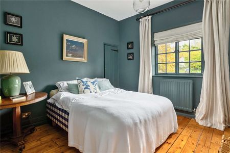 A charming cottage home in an idyllic farm setting. - Photo 5