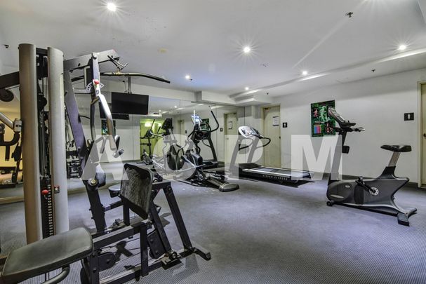 Spacious & Furnished Modern One Bedroom in CBD. - Photo 1