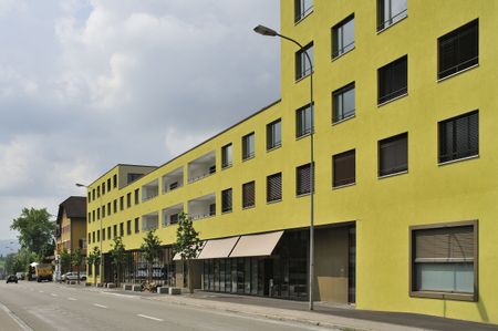 Behind the train station - right at the front! - Foto 4