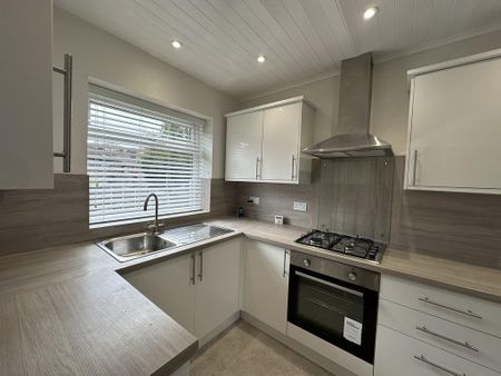 3 bedroom semi-detached house to rent - Photo 5