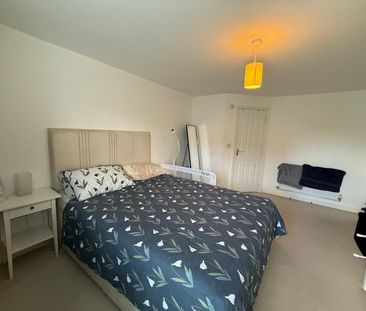 Nicholas Charles Crescent, Aylesbury - Photo 3