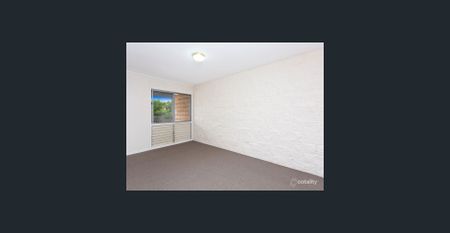 Bright & Cozy 2-Bedroom Apartment with Washer & Fridge Included -– 3/44 Alpha Street, Taringa QLD 4068 - Photo 2