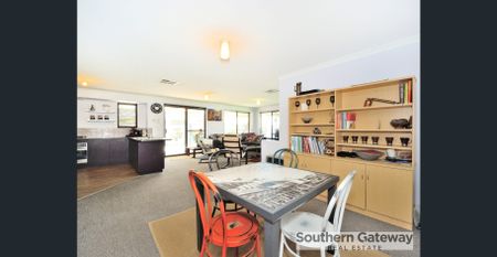 EASY STYLE FOR EASY LIVING - Photo 3