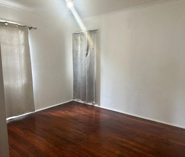 3 BEDROOM HOME IN GREAT LOCATION - Photo 5