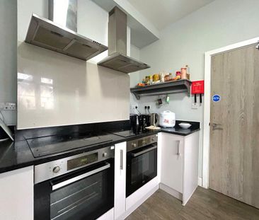 1 bedroom in a house share to rent - Photo 4