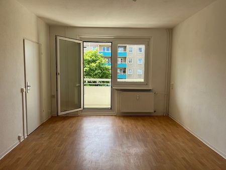 Mit Aufzug! Gut geschnittene 2-Zimmer-Wohnung mit Balkon - Photo 2