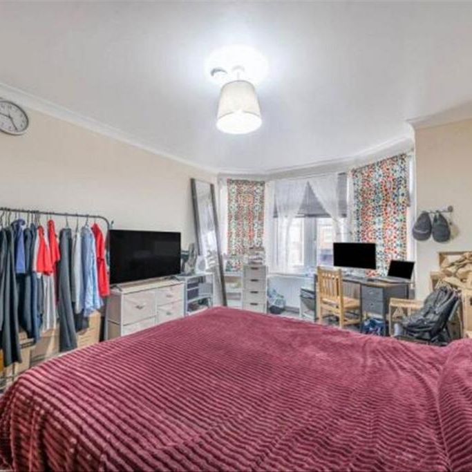 3 bedroom flat to rent - Photo 1