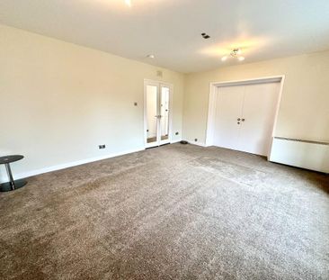 3 bedroom flat to rent - Photo 2