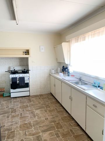 Fully furnished quaint cottage! - Photo 3