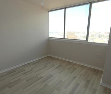 3 bedroom flat to rent - Photo 2