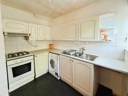 3 bedroom terraced house to rent - Photo 4