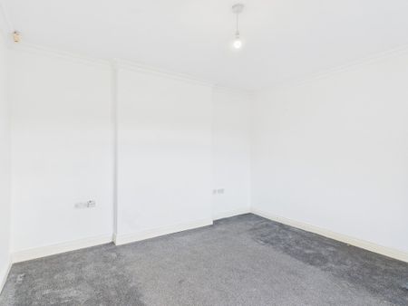 3 Bedroom Mid Terraced House - Photo 3
