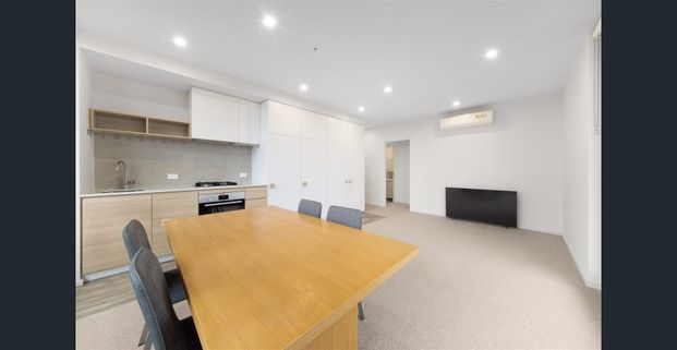 Two Bedroom Apartment with optimal convenience - Photo 1