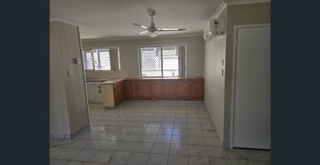 Prime Isle of Capri Living | Family Home with In-Ground Pool - Photo 4