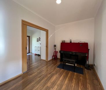 Location! Location! Don't Miss Out ! - Photo 1