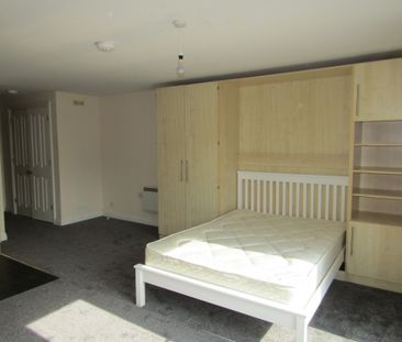 1 bed Studio Apartment - To Let - Photo 5